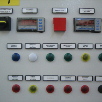 Quadro elettrico di comando per elettromagnete dettaglio pulsanti
