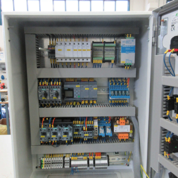 Quadro elettrico di comando per impianti trattamento aria dettaglio interno