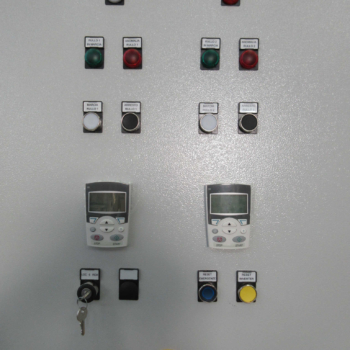 Dettaglio pulsanti quadro elettrico di comando per elettromagneti