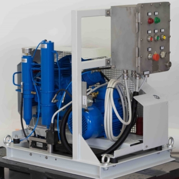 Compressore ad alta pressione per aria respirabile, installato a bordo di piattaforma petrolifera nel Mar Rosso, realizzato con le tecnologie più avanzate ed innovative.