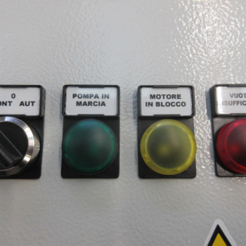 Dettaglio pulsanti quadro elettrico di comando per impianti trattamento aria